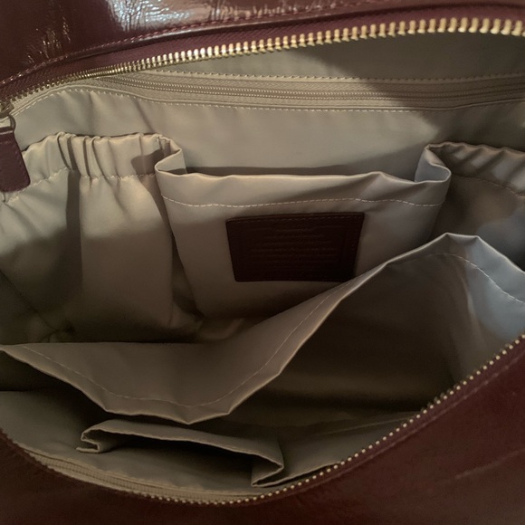 Coach signature Oversized Plum multi pockets tote adjustable shoulder st… - Picture 15 of 16